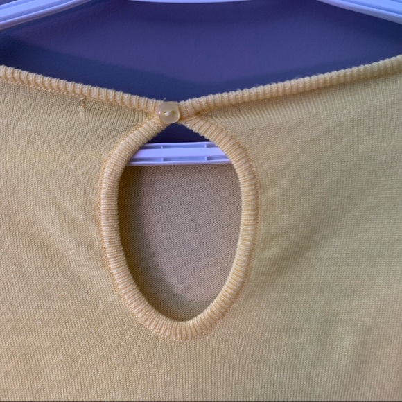 SWS Medium Yellow Puffed Long Sleeves Crew Neck Sweater - Picture 4 of 9